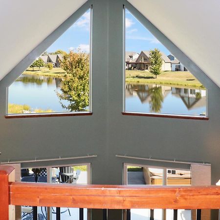Boho Bungalow On The Pond W/ Hot Tub アーノルズ・パーク エクステリア 写真