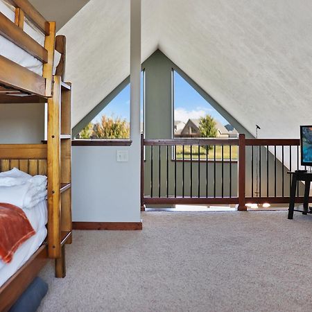 Boho Bungalow On The Pond W/ Hot Tub アーノルズ・パーク エクステリア 写真
