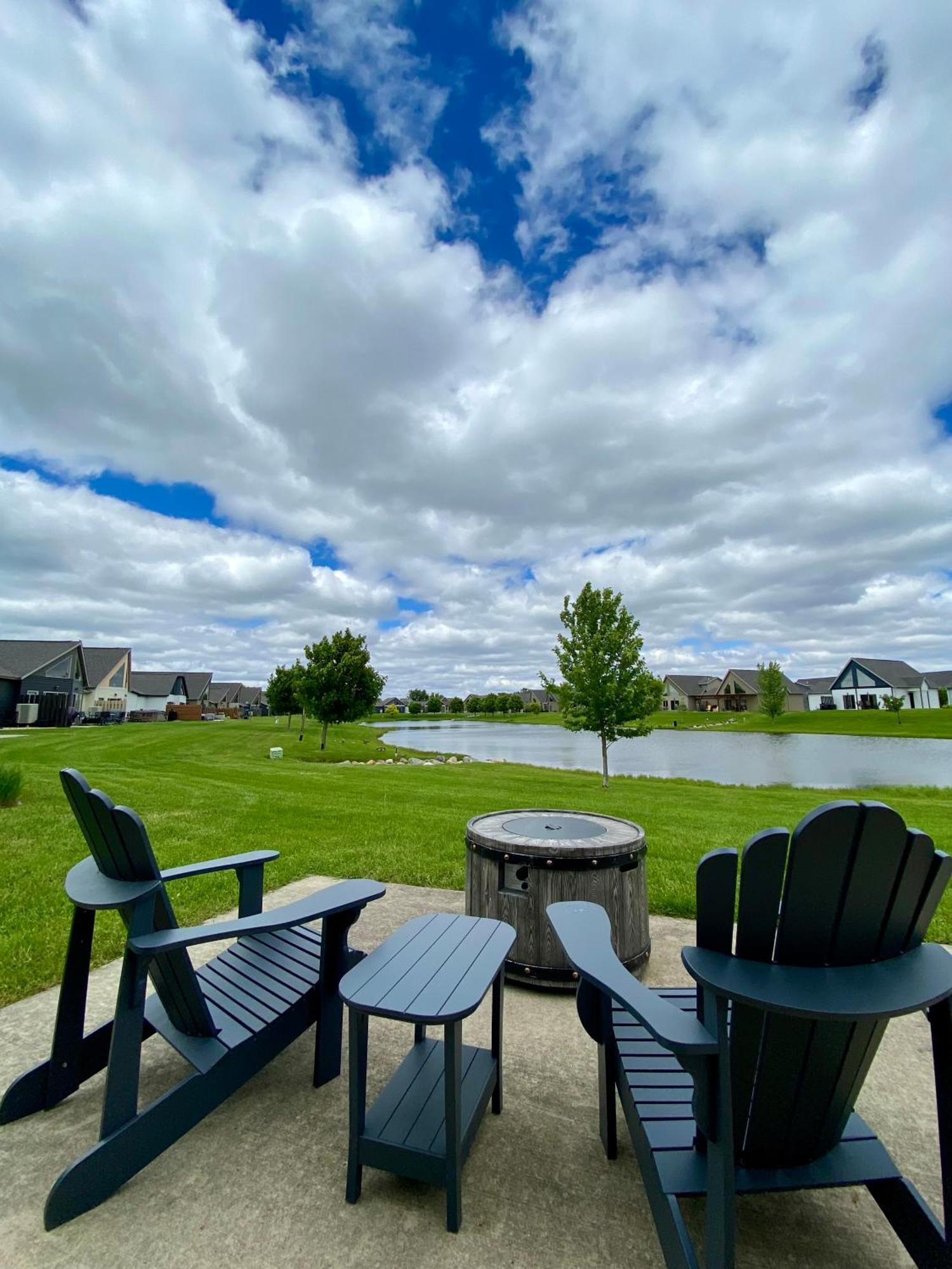 Boho Bungalow On The Pond W/ Hot Tub アーノルズ・パーク エクステリア 写真