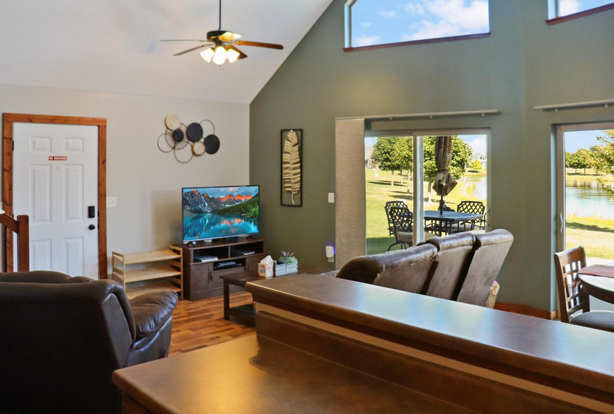 Boho Bungalow On The Pond W/ Hot Tub アーノルズ・パーク エクステリア 写真